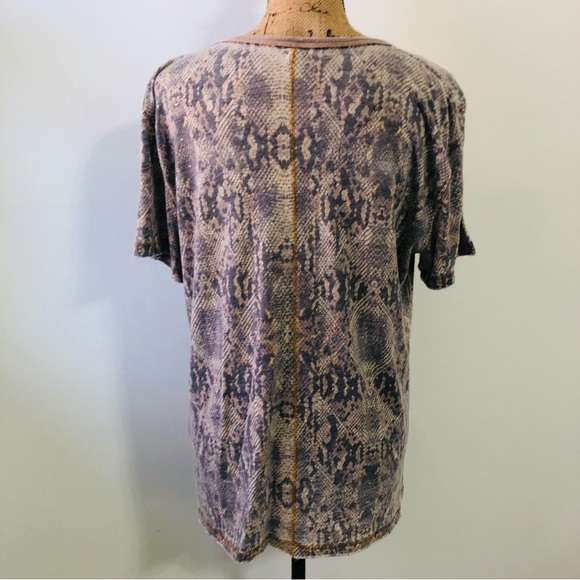 EUC! We The Free Snake Print Tee Size Small - Picture 3 of 9